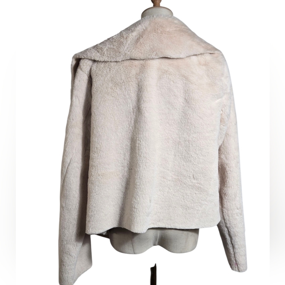 Ontwelfth Cream Faux Fur Women's Jacket - Picture 4 of 8